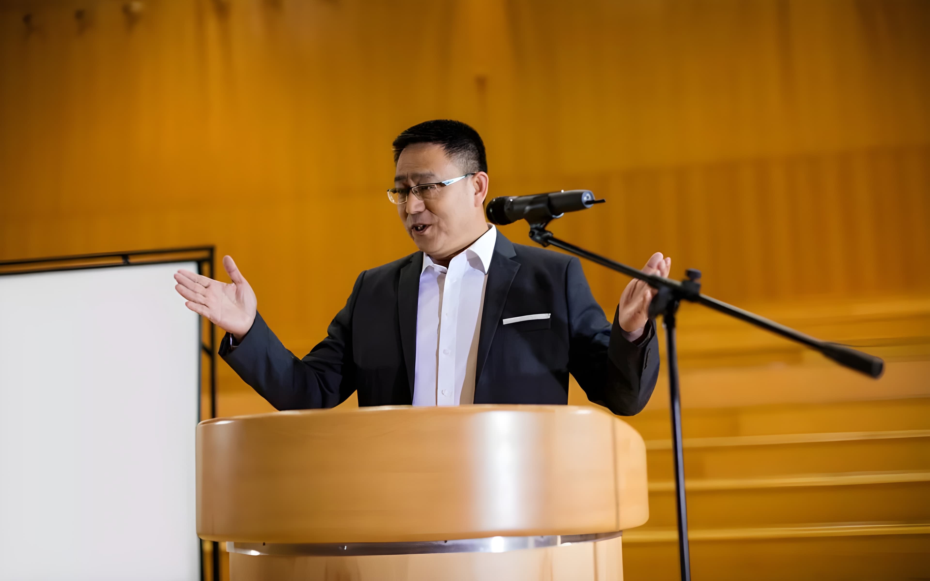 Pembicara Institute (Manajemen Utama)